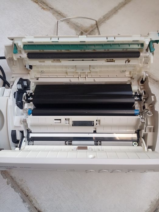 Компактный телефон-факс Panasonic KX-FP207UA на звичайному папері