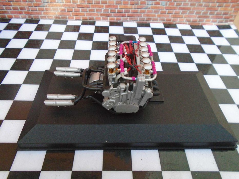 Lamborghini Miura  Silnik V12 1:18 Model