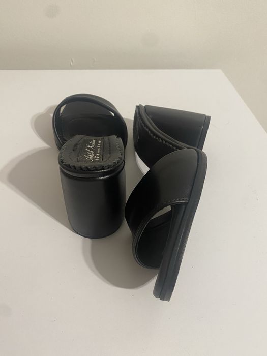 Шльопанці шкіряні нові