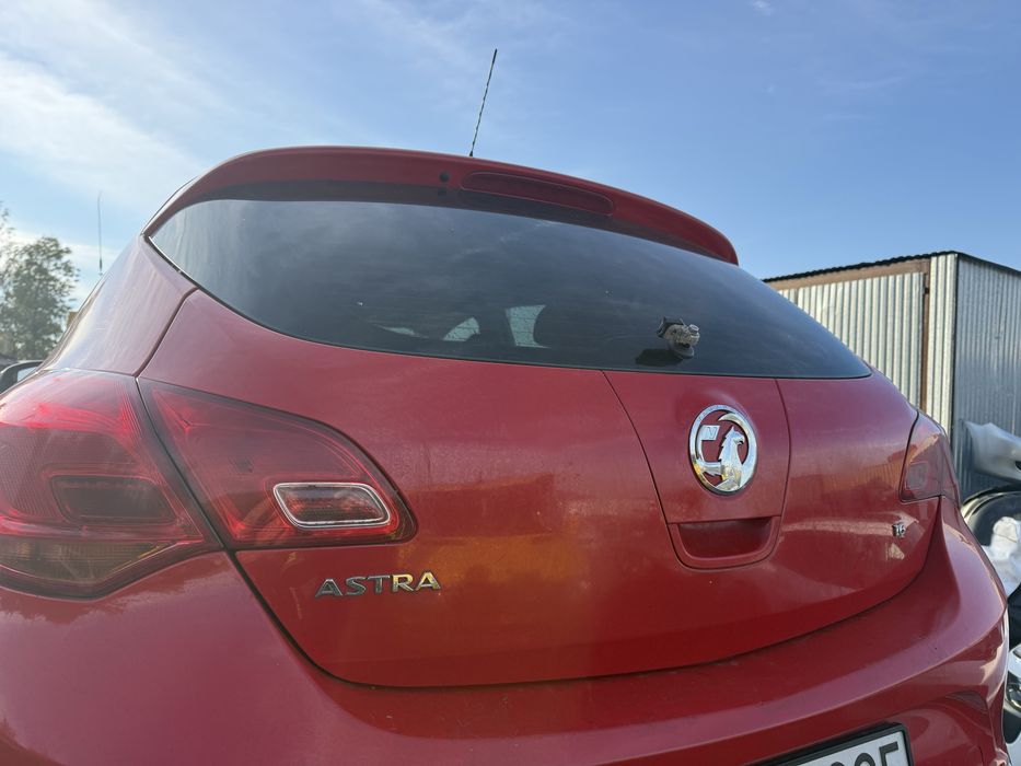 Klapa tył Opel Astra J.