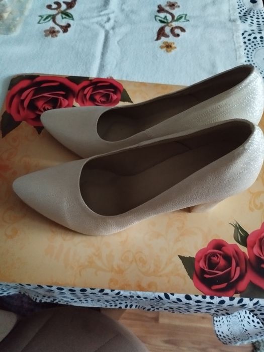 Buty damskie na obcasie