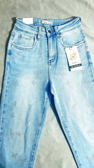 MSara Spodnie jeans dżinsy s mom fit cyrkoniowe motyle