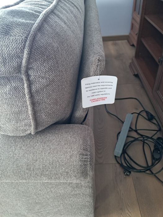Piękna nowa sofa Belliani