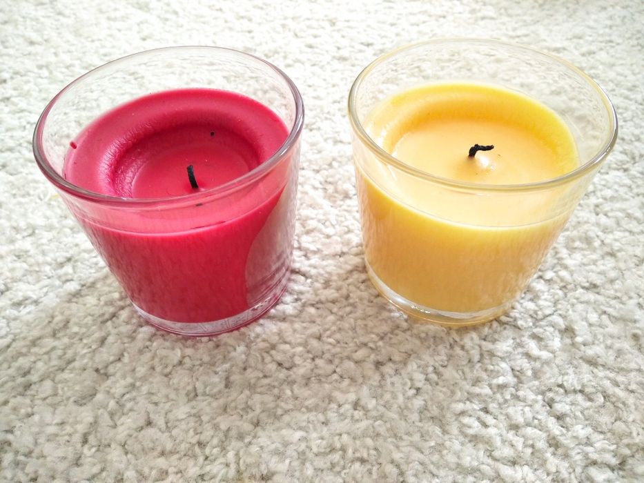 Dwie świeczki zapachowe