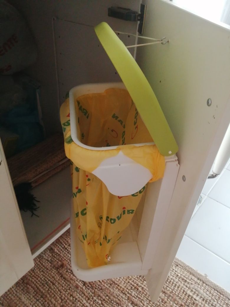 Caixote de lixo de porta cozinha Alcantarilha E Pêra • OLX Portugal