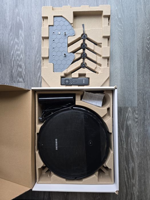 Повністю справний робот-пилосос Samsung POWERbot-E VR5000