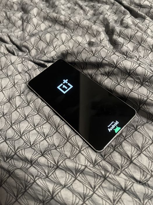 Oneplus 13r 256gb w zestawie okladka