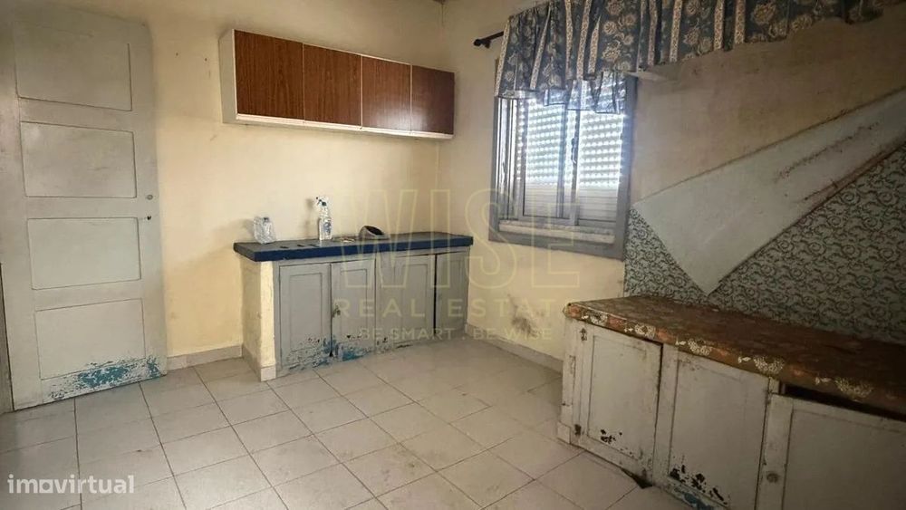 Moradia T3 para recuperar na Pedrulha, Coimbra