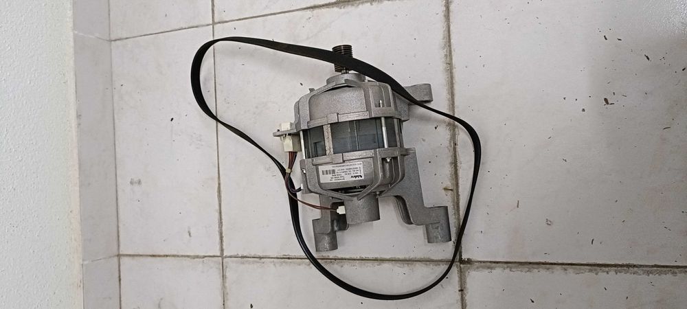 Motor máquina de roupa Ariston
