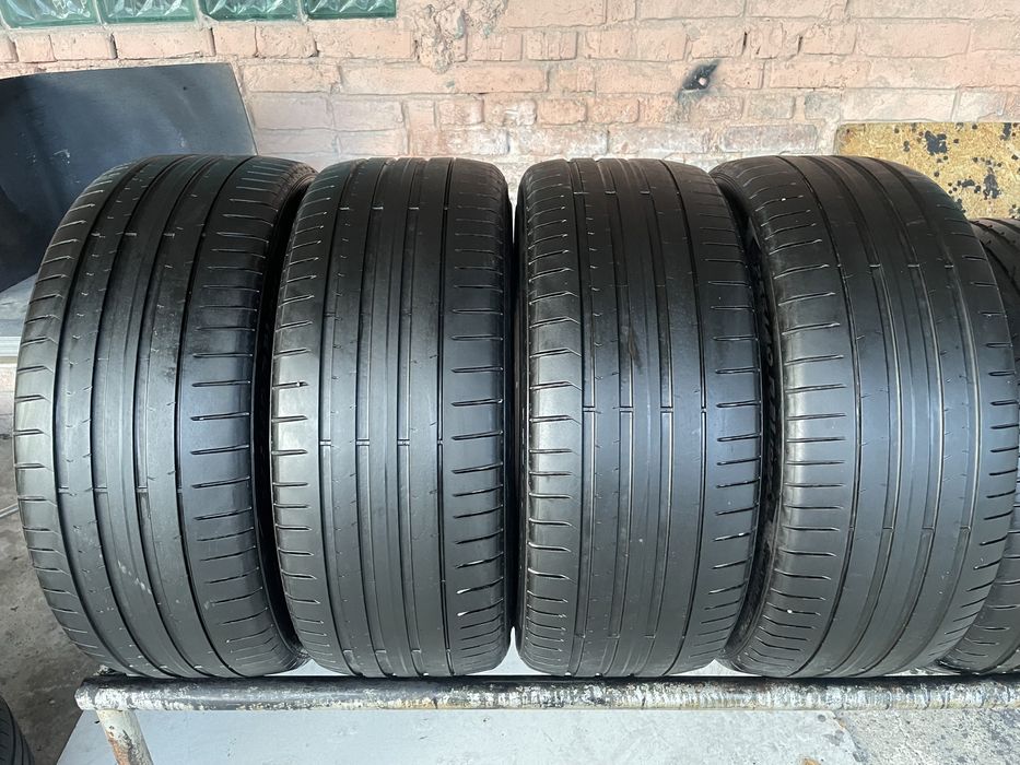 Літні шини 255/40R21 Pirelli