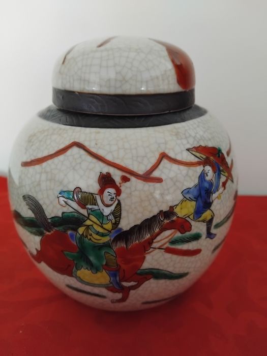 Pote de porcelana  chinesa craquelado  Sec. XX