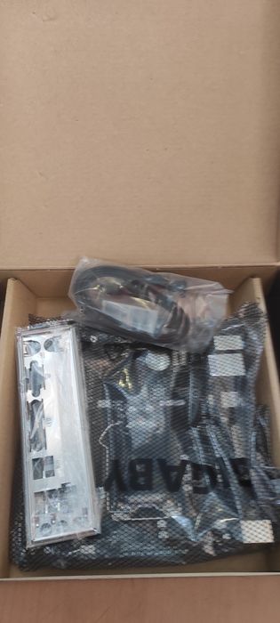 Нові материнські плати Gigabyte GA-H110M-S2V