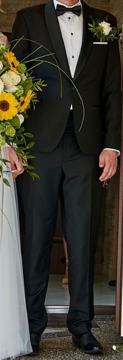 Smoking czarny ślubny