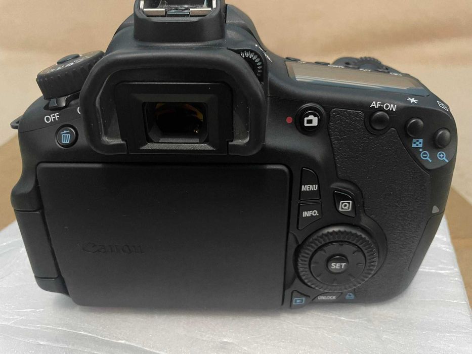 Canon EOS 60D EF-S 18-135mm f/3,5-5.6 + TAMRON AF18-200MM XR DI II