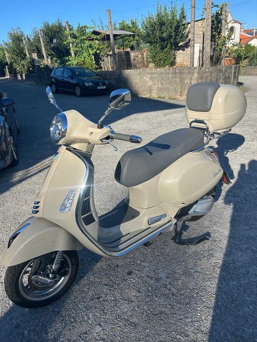 VESPA 310 de 2025 com 4 800  -   6.300€ (como nova)