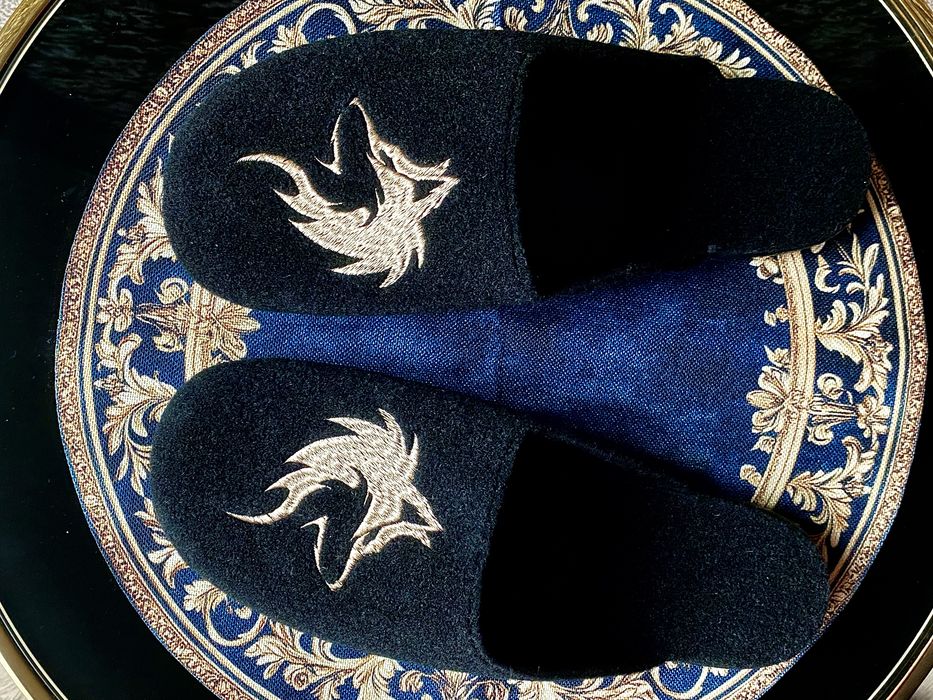 Мужские шерстяные домашние тапочки с вышивкой