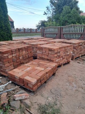 Stara cegla pruska rozbiurkowa z rozbiurki z domu mieszkalnego z 1880r