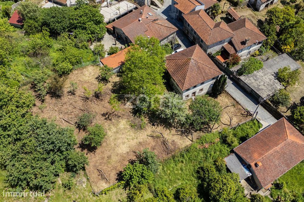 Moradia independente para recuperar em Portela do Vade, Vila Verde,