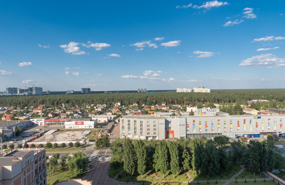 Подобово, за 5 хв. від метро, затишна студія, у будинку з Генератором.