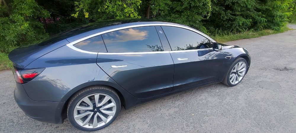 Tesla model 3 2019