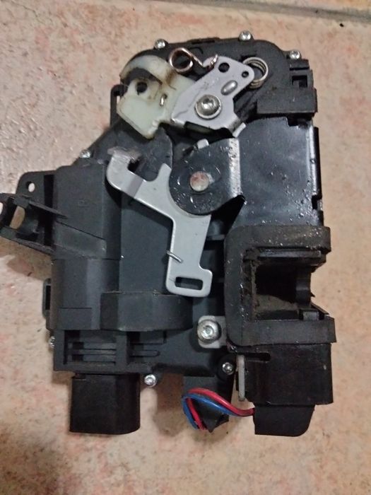 4 farolins e 1 fecho porta VW Passat  20€ cada