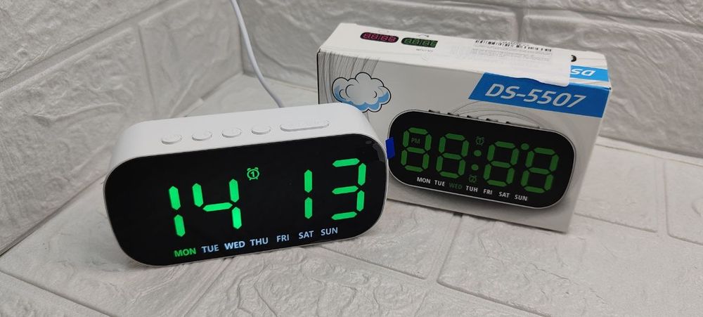 Настольные электронные LED часы