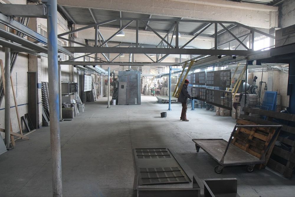 Завод на фасаді траси Запоріжжя – Дніпро [H–08].