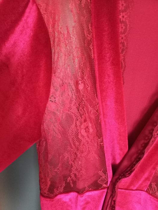 Жіночий пеньюар-халат