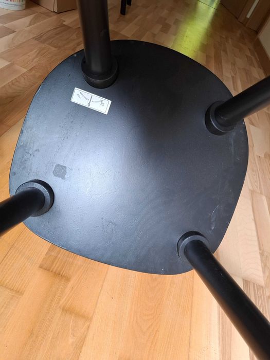 Krzesło czarne Ikea patyczak OMTÄNKSAM