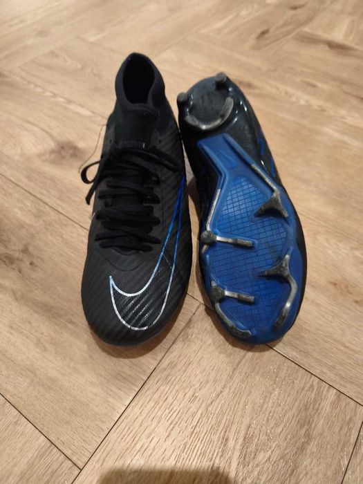 Korki piłkarskie Nike rozmiar 40,5