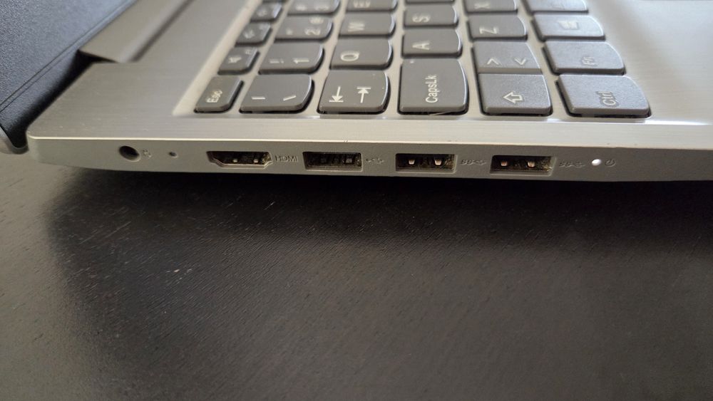 Portátil Lenovo IdeaPad 3 15,6" | Ryzen 3, 8 GB, SSD 512 GB | Caixa + Candeeiro