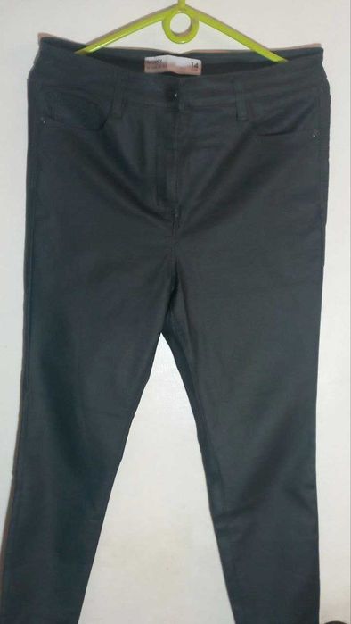 Моделюючі джинси з високою посадкою і напиленням «під шкіру» NEXT