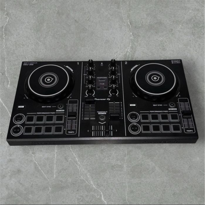 Controlador DDJ-200