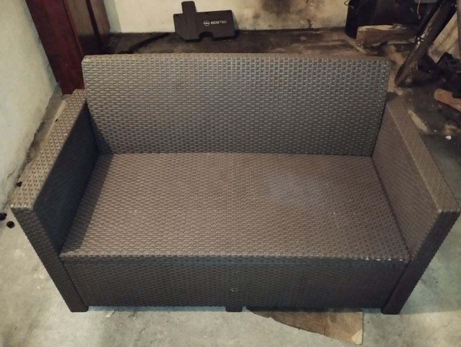 Sofá de jardim em rattan sintético cinzento – bom estado
