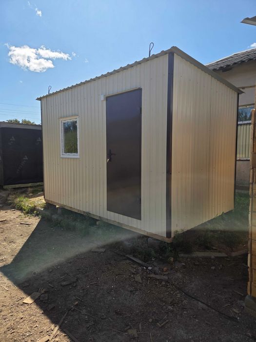 Вагончик, битовка, будиночок.