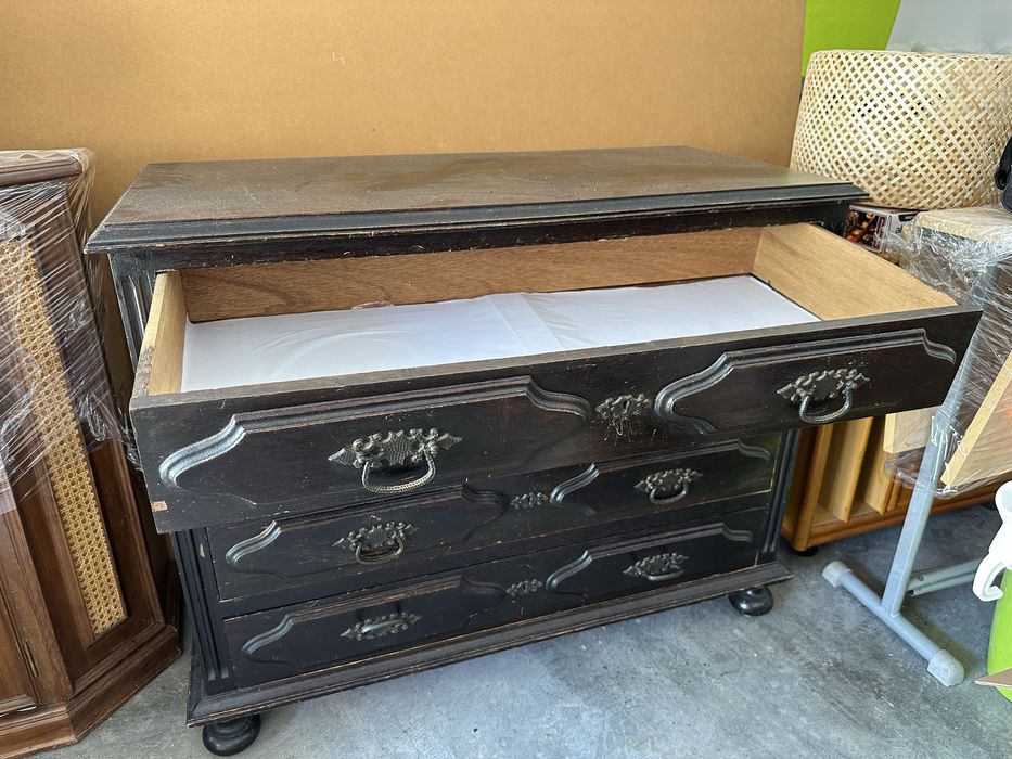 NEGOCIÁVEL: Cómoda 4 gavetas