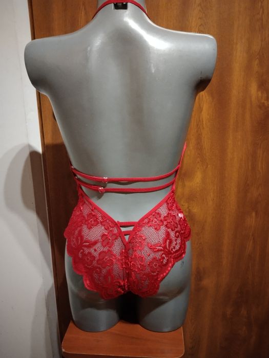 M 38 Seksowne czerwone koronkowe body z dziurką bielizna damska