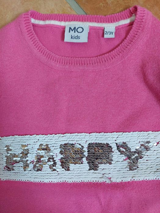 Várias peças de roupa de menina entre os 12 e os 36 meses