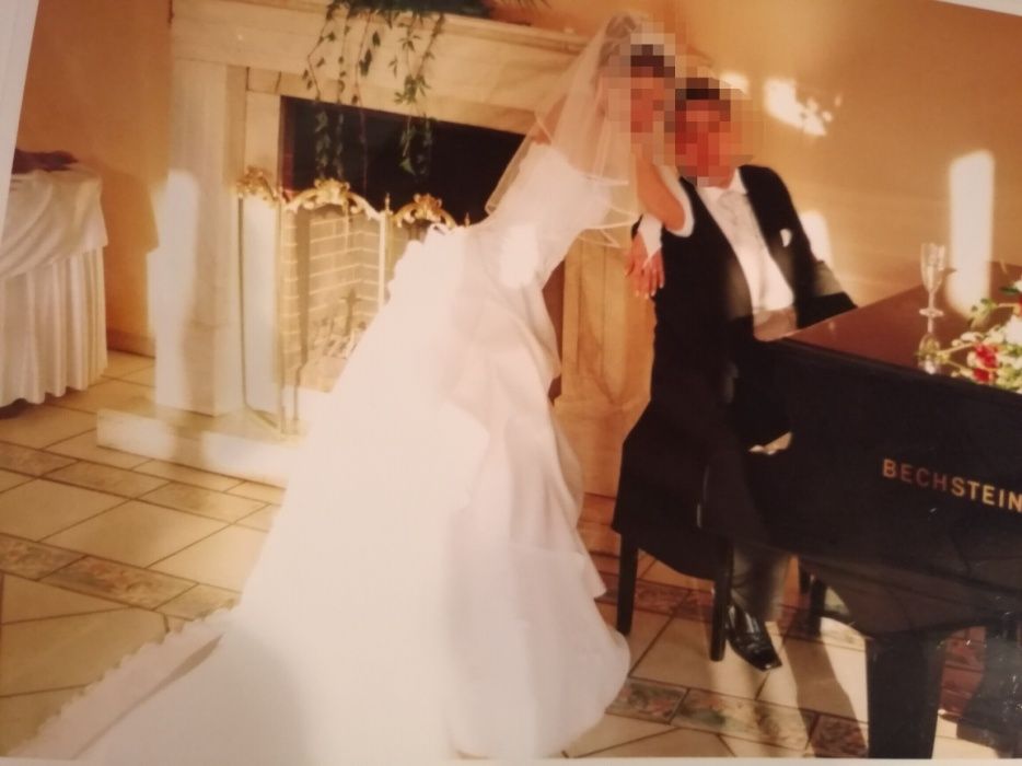 Biała Sukienka ślubna