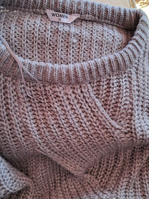 Sweter damski z akrylu