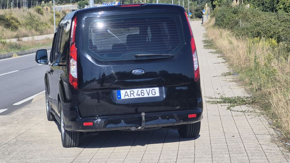 Ford Grand Tourneo 1.5 TDCi 7 Lugares  2017 com 197.000 km