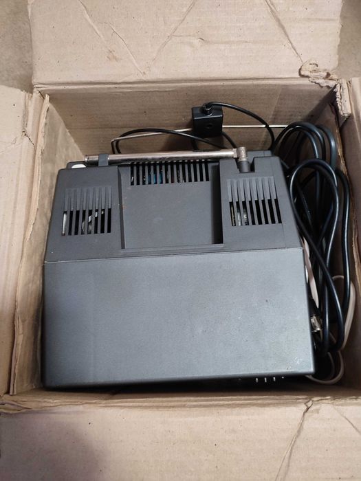 Телевизор - радио портативный Електрон 16ТБ-400Д  состояние нового.