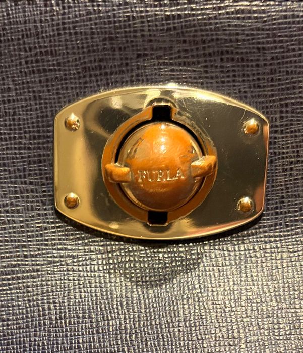 Granatowa torebka Furla inspirowana Birkin