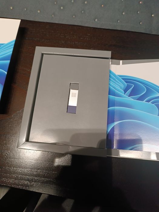 Windows 11 Home USB
