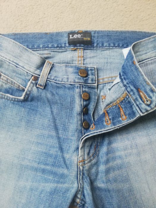 Jeansy męskie Lee, W28.
Stan 24cm. 
Pas 33cm. 
Szerokość nogawki 20cm.