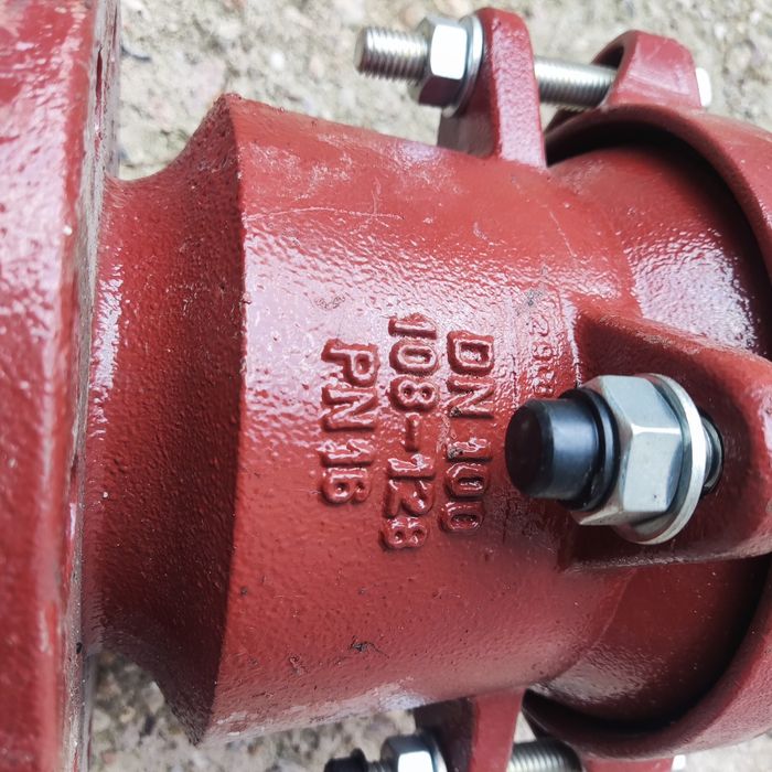 Łącznik rurowo kołnierzowy dn 100