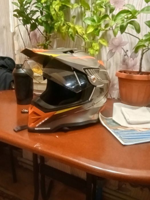 Продам шолом Мдуро Yamaha б.у