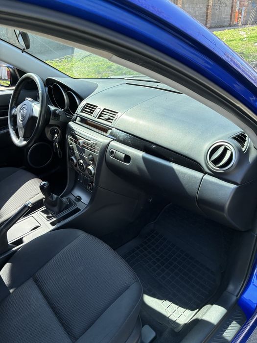 Продам Mazda 3 1.6л
