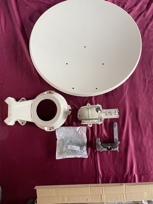 Antena satelitarna z routerem