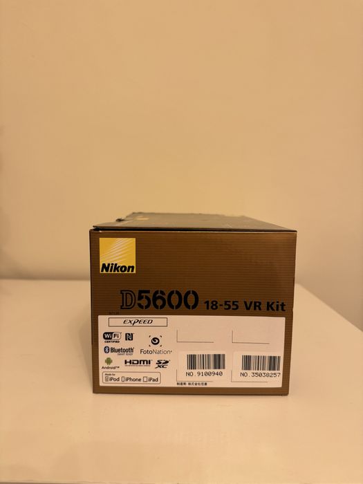 Nikon D5600 + AFS DX 18/140G VR + Fita Suporte